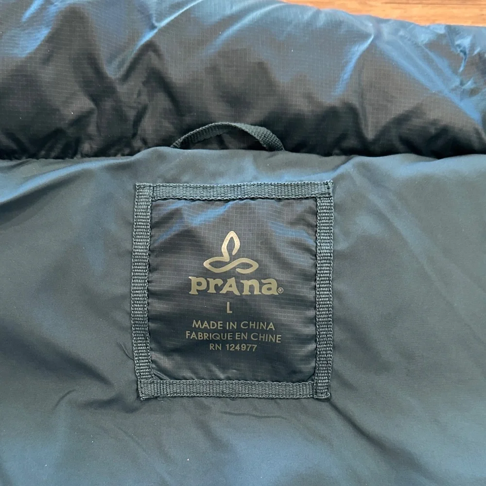 Women’s Prana Teal/Blue Puffer Vest - Picture 7 of 10